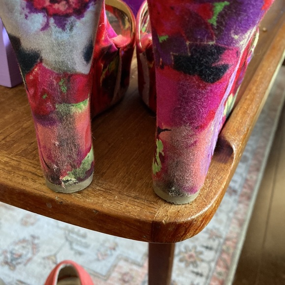 Call It Spring Chunky 90s Floral Wedge Platform Sandals - Picture 11 of 11
